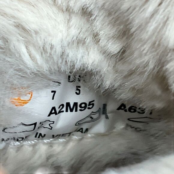 Timberland Grey Nubuck Leather Slip On Sneaker Boot Womens 7 Faux Fur - Picture 4 of 13